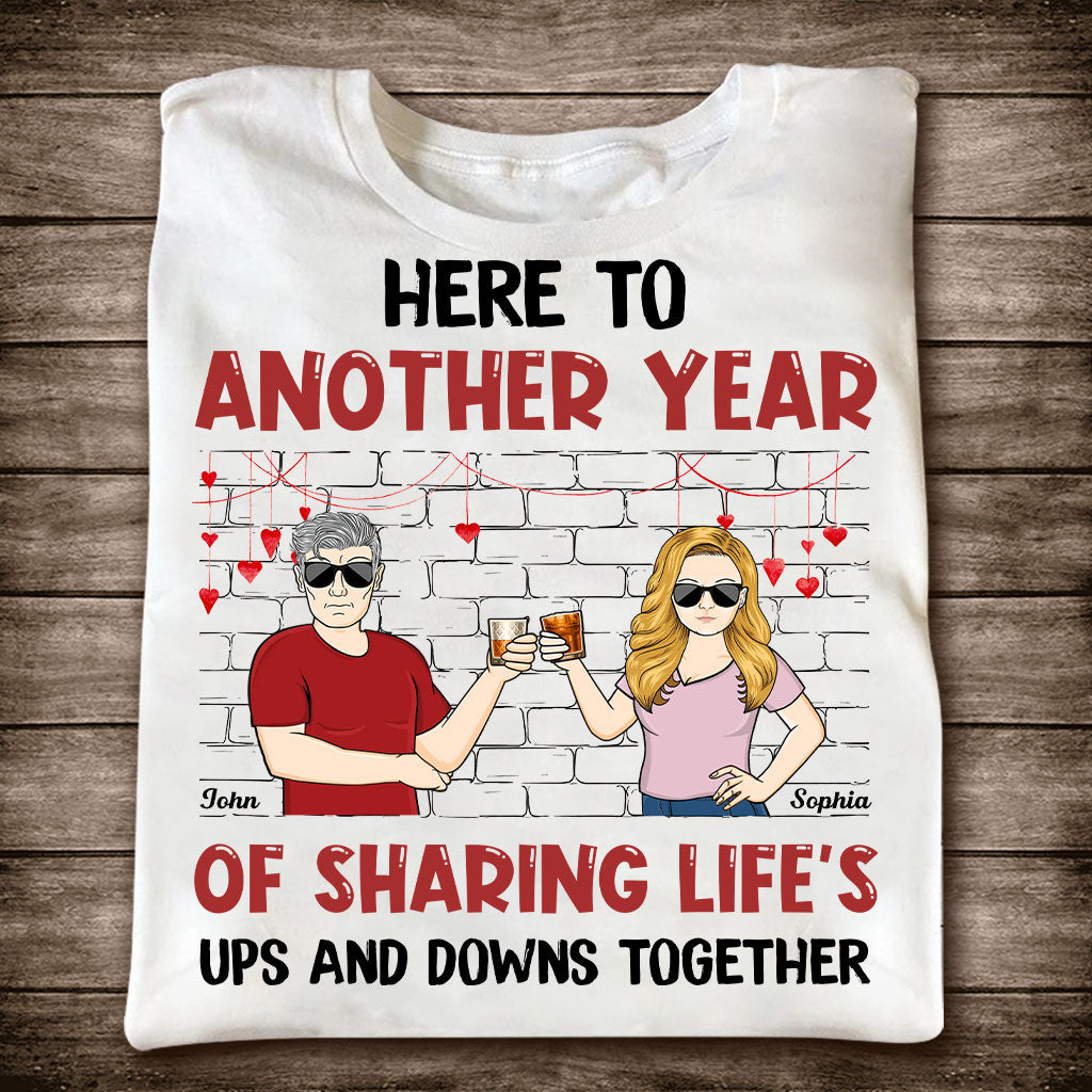 À une autre année de vie à deux ! - T-shirt et sweat à capuche personnalisés pour couples