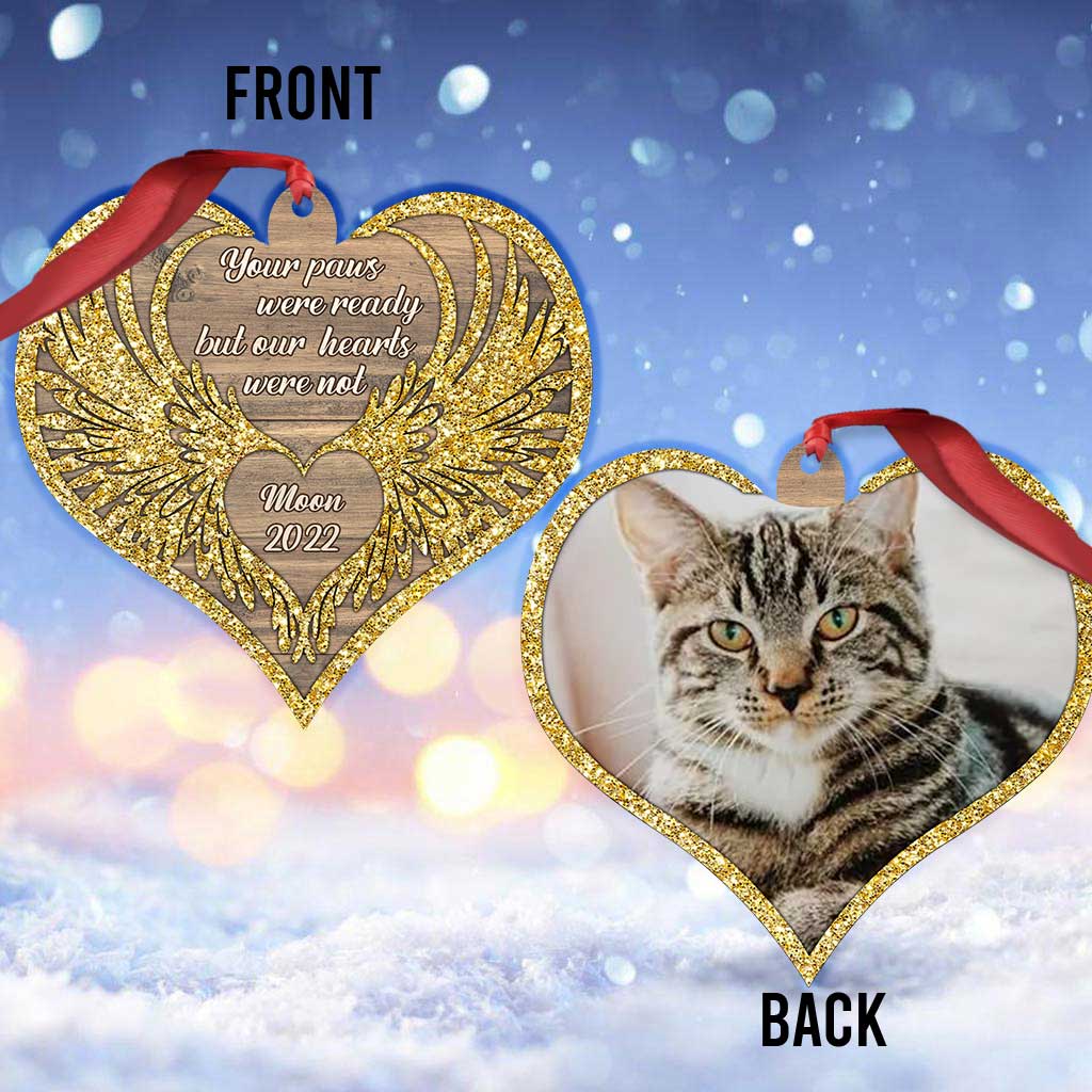Tu ne seras plus à nos côtés, mais tu resteras à jamais dans nos cœurs - Ornement de Noël personnalisé en forme de chat (Impression recto verso)