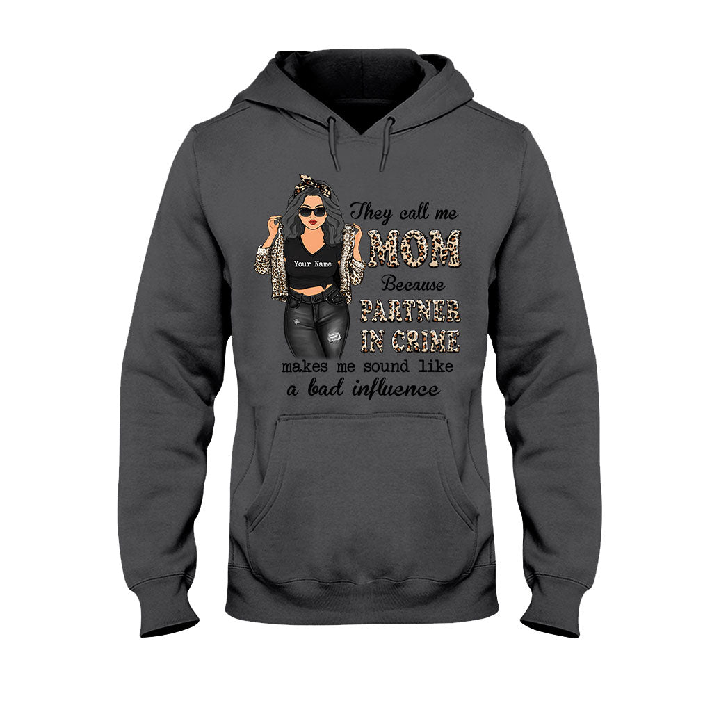 On m'appelle Maman Complice de crime - T-shirt et sweat à capuche personnalisés pour la fête des mères