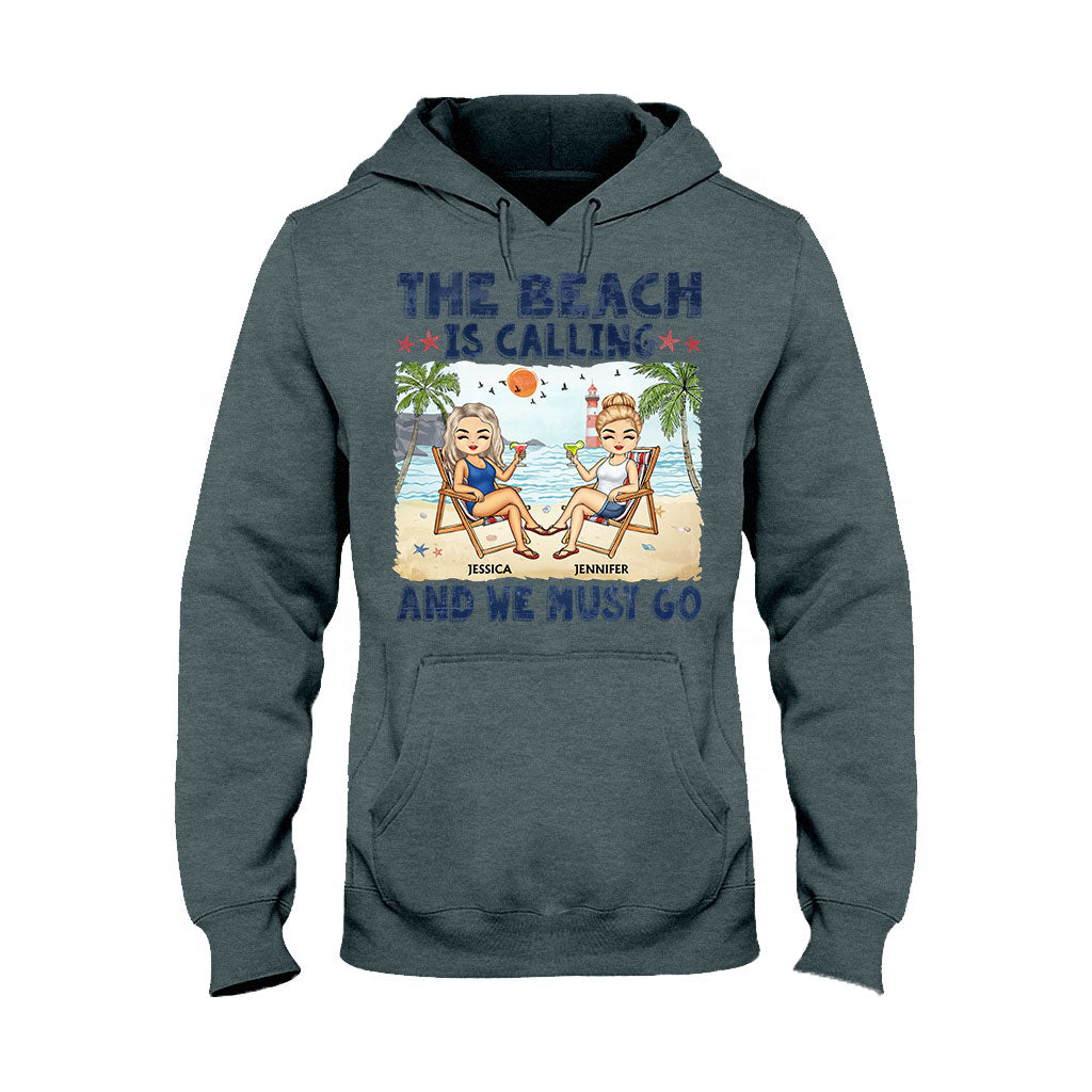 La plage nous appelle et on doit y aller, meilleures amies ! - T-shirt et sweat à capuche personnalisés pour meilleures amies