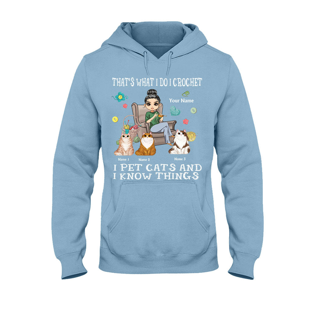 Voilà ce que je fais : je fais du crochet, je caresse des chats et je sais des choses - T-shirt et sweat à capuche personnalisés