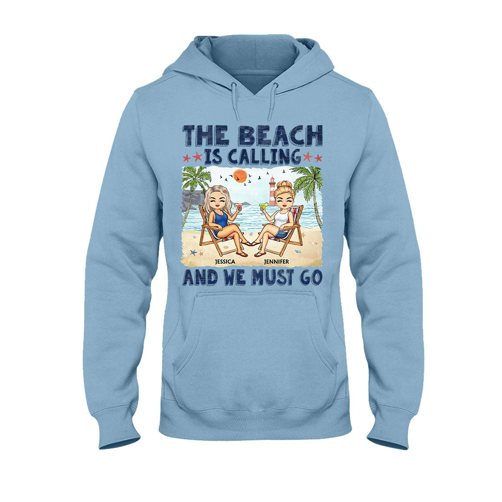 La plage nous appelle et on doit y aller, meilleures amies ! - T-shirt et sweat à capuche personnalisés pour meilleures amies
