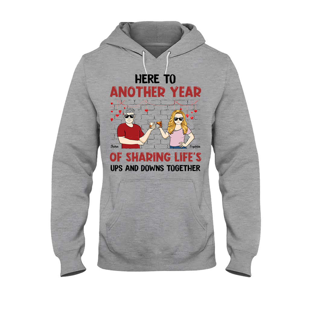 À une autre année de vie à deux ! - T-shirt et sweat à capuche personnalisés pour couples