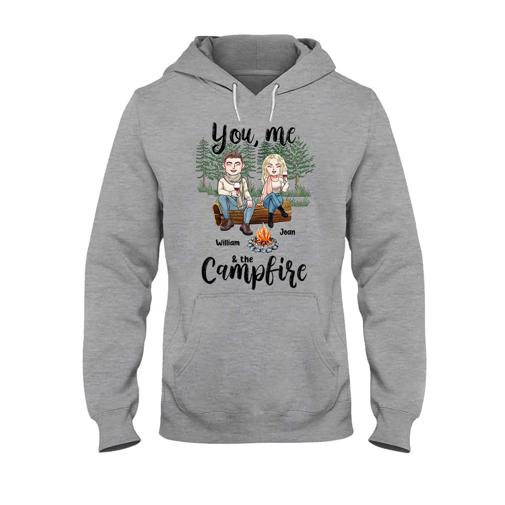 Toi, moi et le feu de camp - T-shirt et sweat à capuche personnalisés pour couples en camping