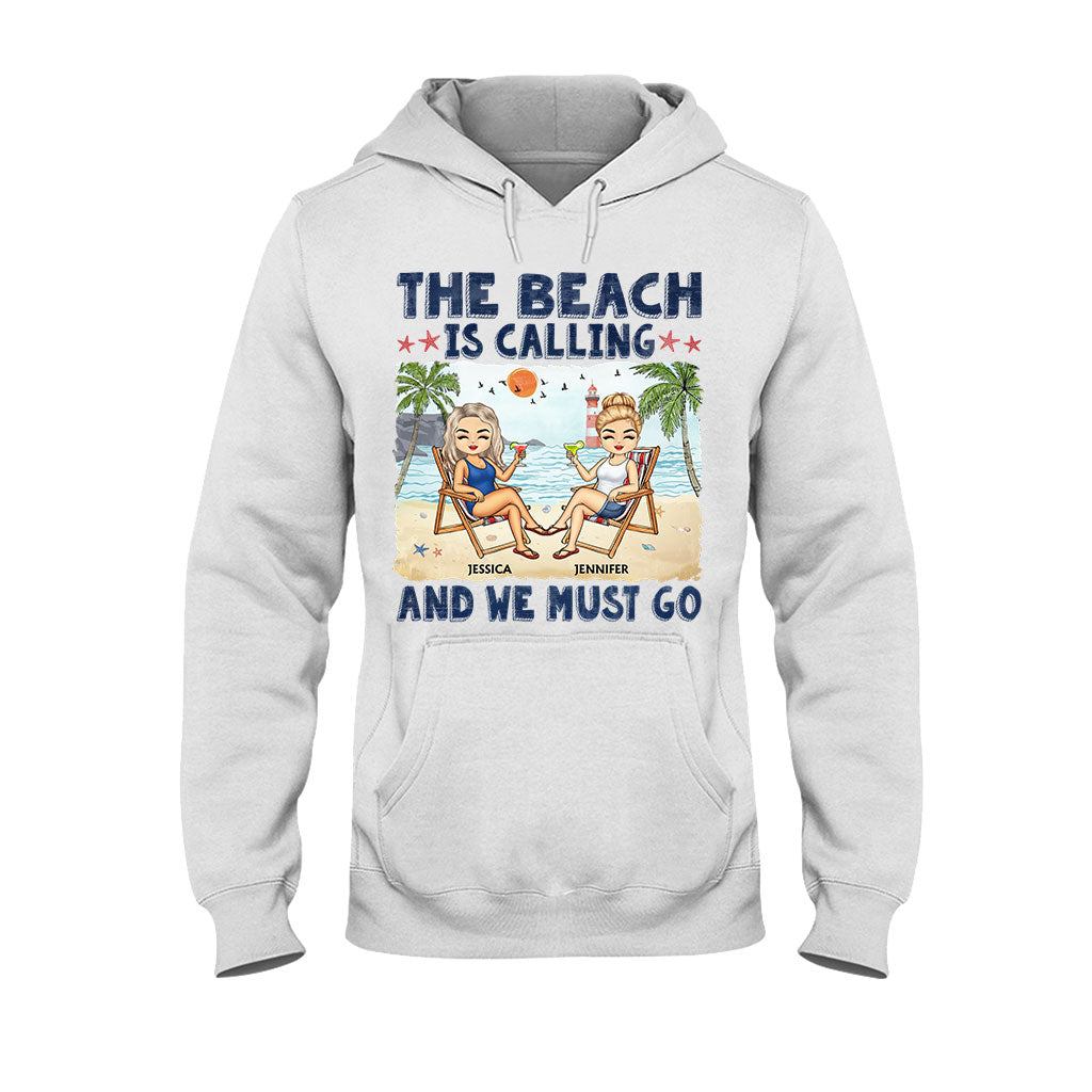 La plage nous appelle et on doit y aller, meilleures amies ! - T-shirt et sweat à capuche personnalisés pour meilleures amies