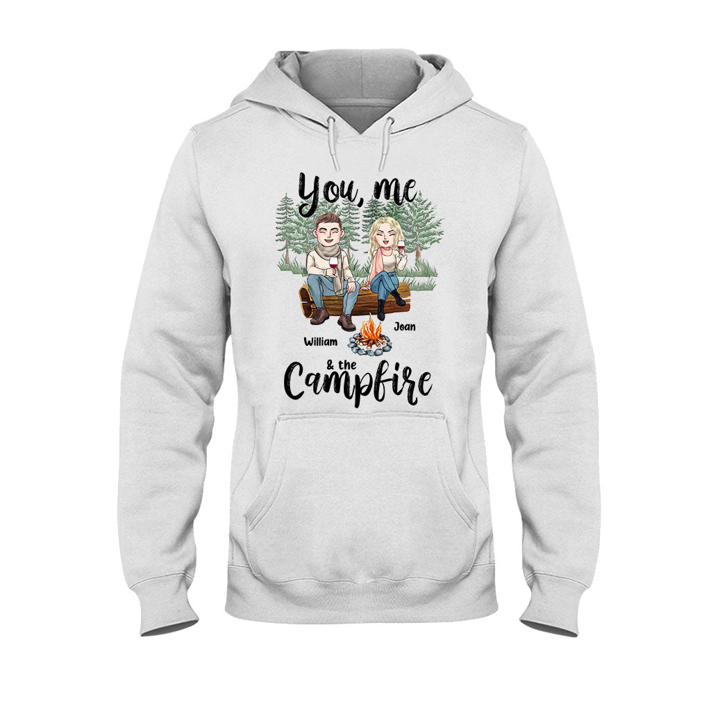 Toi, moi et le feu de camp - T-shirt et sweat à capuche personnalisés pour couples en camping