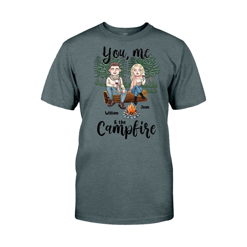 Toi, moi et le feu de camp - T-shirt et sweat à capuche personnalisés pour couples en camping