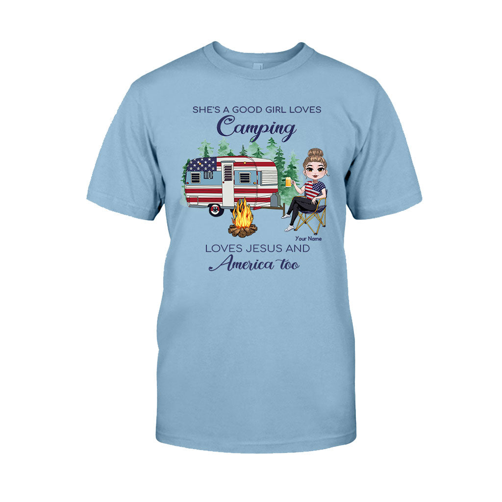 C'est une gentille fille qui adore le camping - T-shirt et sweat à capuche personnalisés pour la fête de l'Indépendance