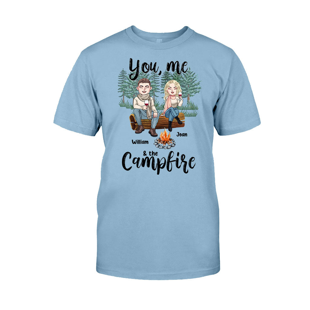 Toi, moi et le feu de camp - T-shirt et sweat à capuche personnalisés pour couples en camping