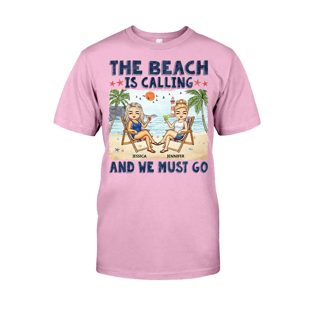 La plage nous appelle et on doit y aller, meilleures amies ! - T-shirt et sweat à capuche personnalisés pour meilleures amies