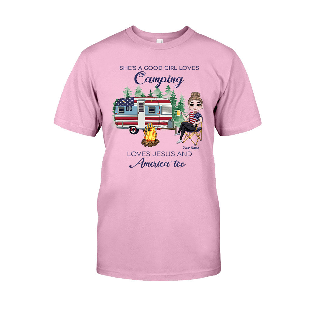 C'est une gentille fille qui adore le camping - T-shirt et sweat à capuche personnalisés pour la fête de l'Indépendance