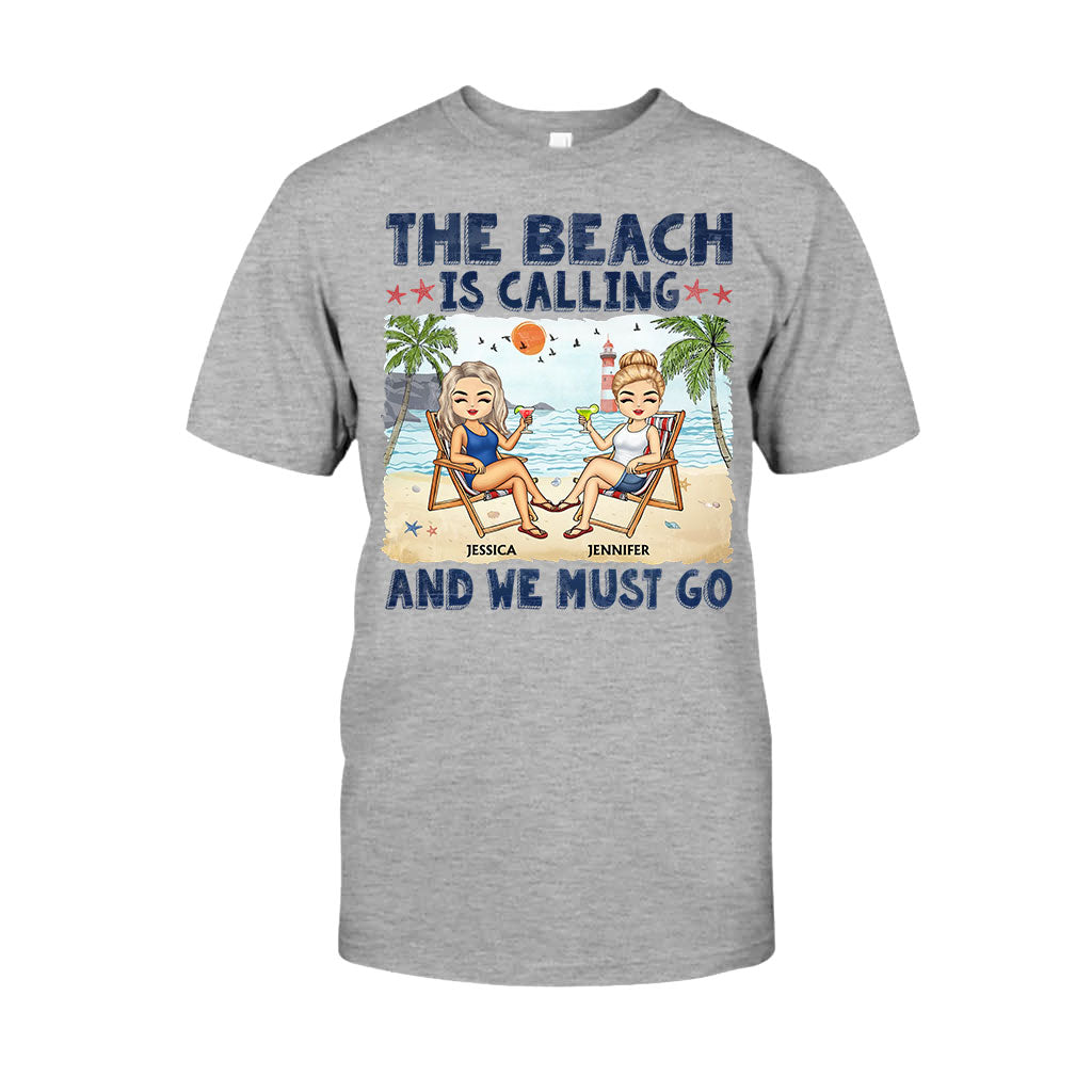 La plage nous appelle et on doit y aller, meilleures amies ! - T-shirt et sweat à capuche personnalisés pour meilleures amies