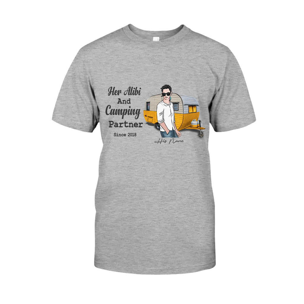 Son alibi et son partenaire de camping - T-shirt et sweat à capuche personnalisés pour couple
