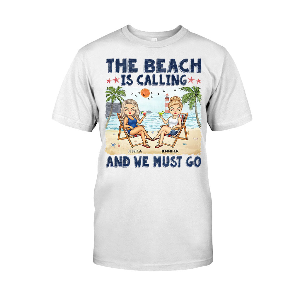 La plage nous appelle et on doit y aller, meilleures amies ! - T-shirt et sweat à capuche personnalisés pour meilleures amies