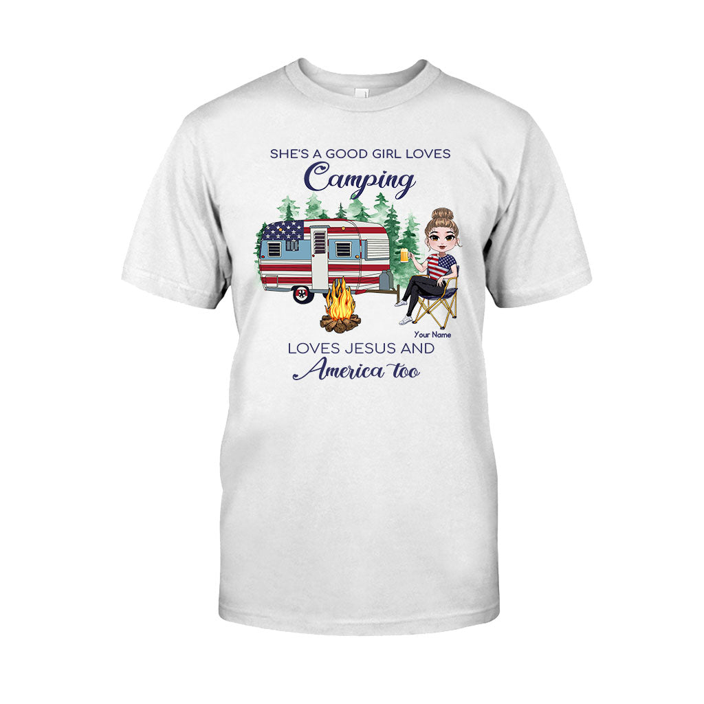 C'est une gentille fille qui adore le camping - T-shirt et sweat à capuche personnalisés pour la fête de l'Indépendance