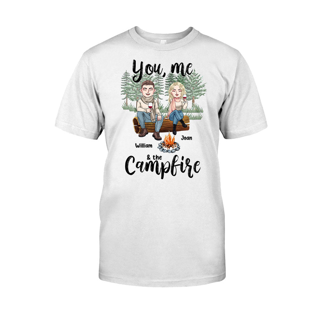 Toi, moi et le feu de camp - T-shirt et sweat à capuche personnalisés pour couples en camping