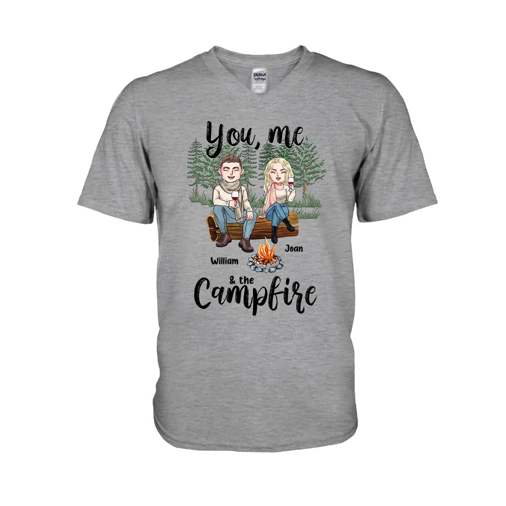 Toi, moi et le feu de camp - T-shirt et sweat à capuche personnalisés pour couples en camping