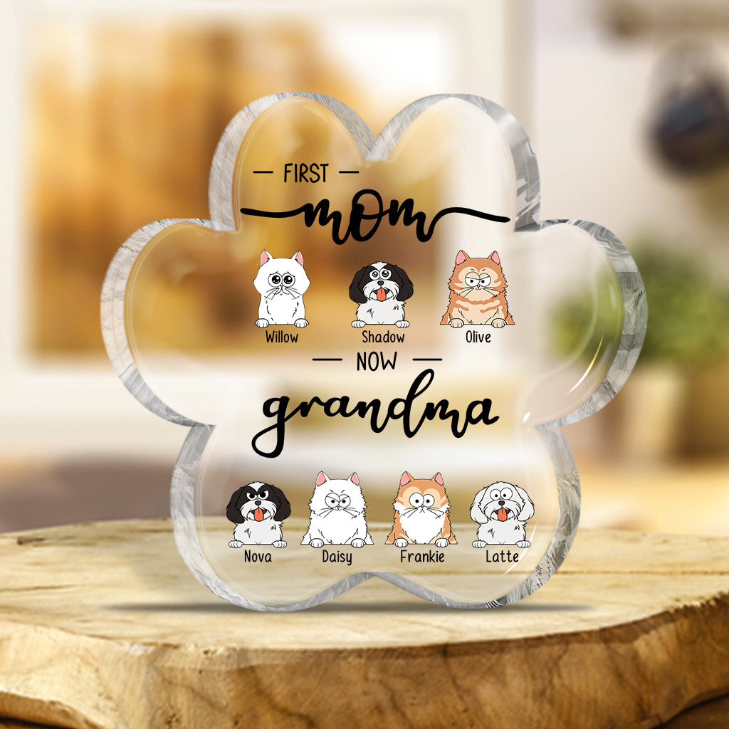 Première maman, maintenant grand-mère, amoureuse des chats et des chiens - Plaque acrylique personnalisée en forme de chien