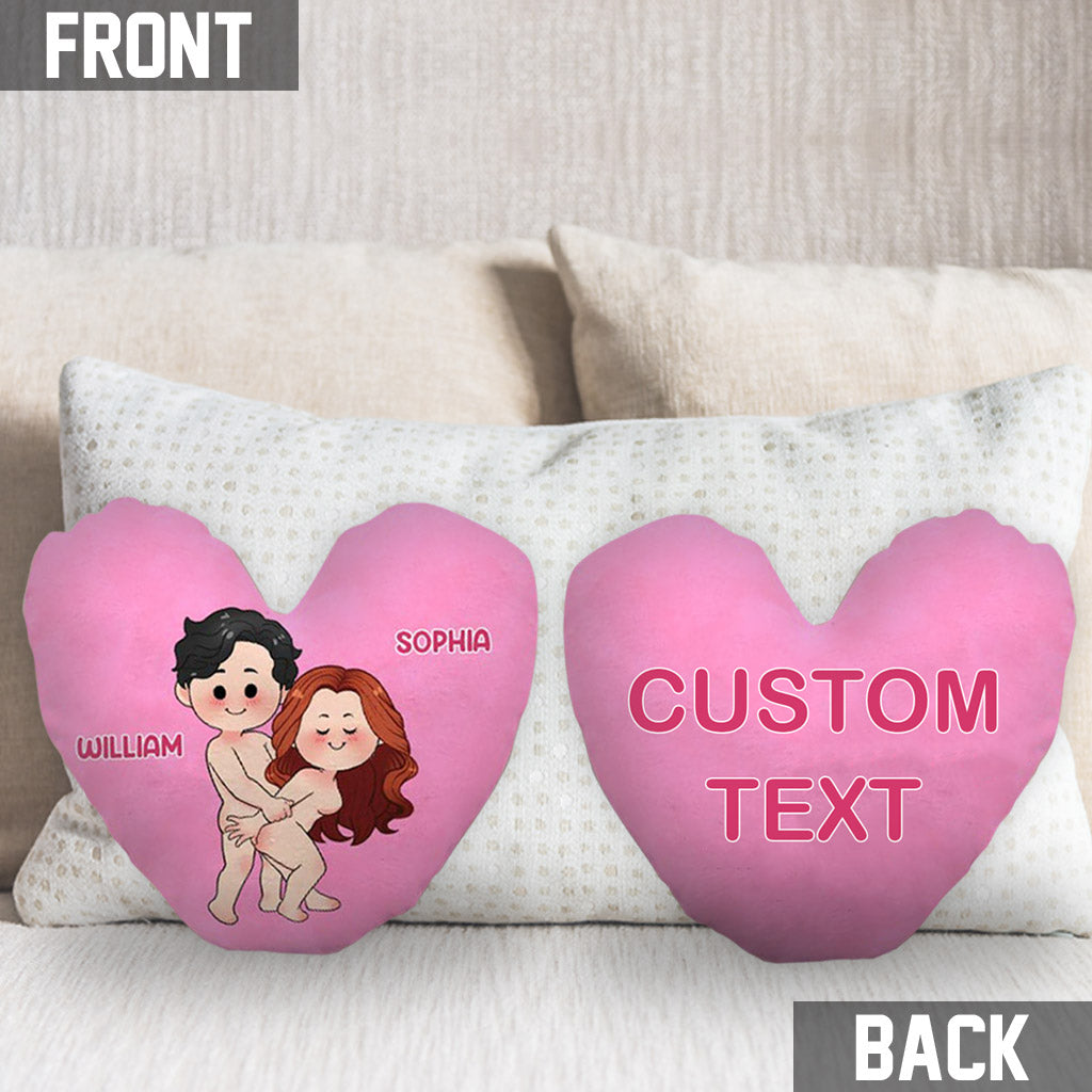 Coussin personnalisé en forme de cœur pour couple, avec bonbons en forme de cœur.