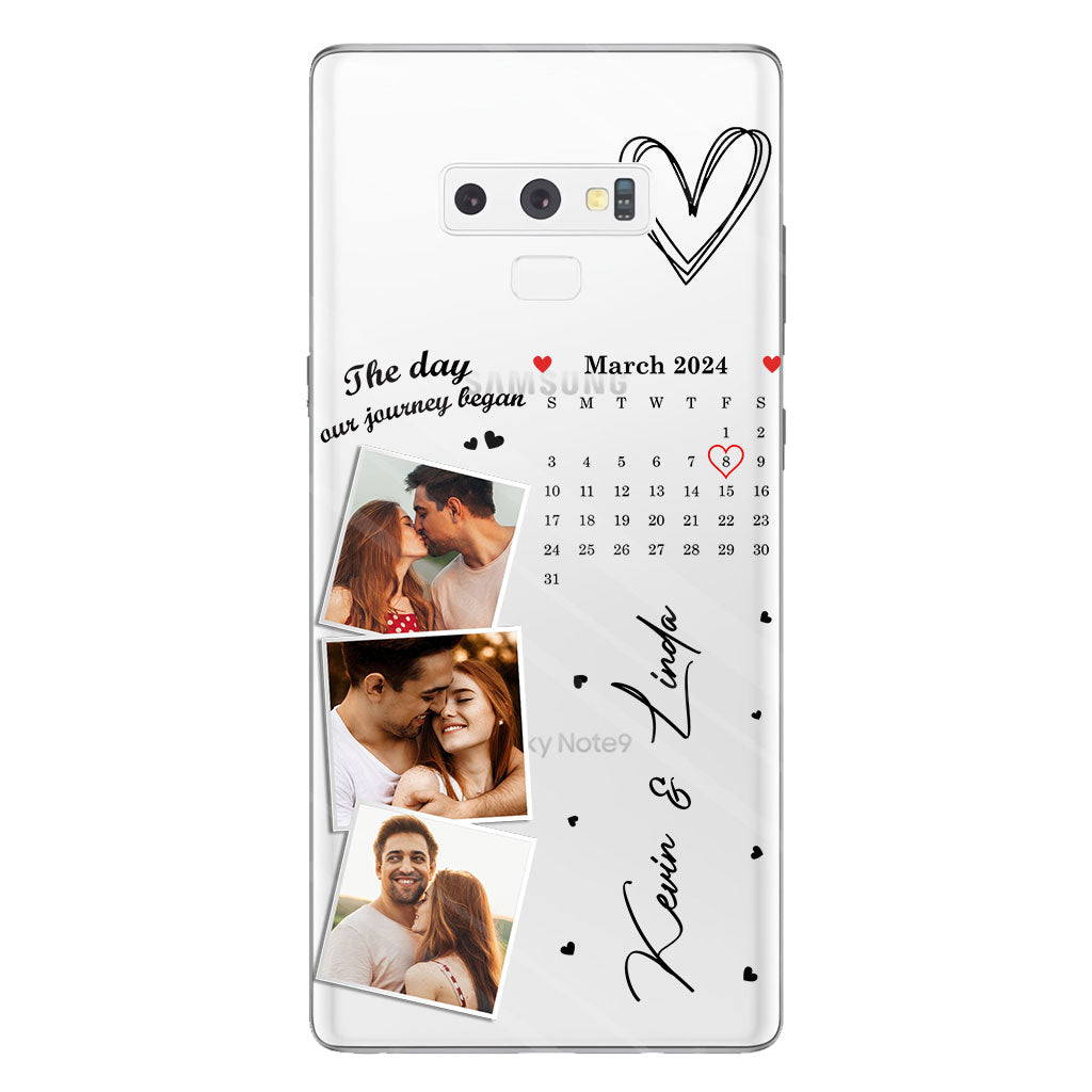 Photos et calendrier personnalisés « Le jour où notre histoire a commencé » - Coque de téléphone transparente personnalisée pour couple