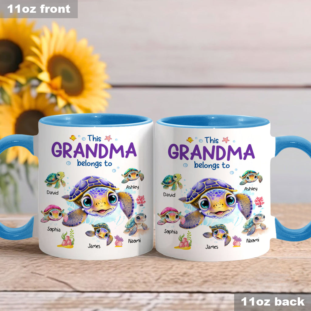 Cette tasse personnalisée « Grand-mère, Nana, Gigi » appartient à Mamie Nana Gigi.