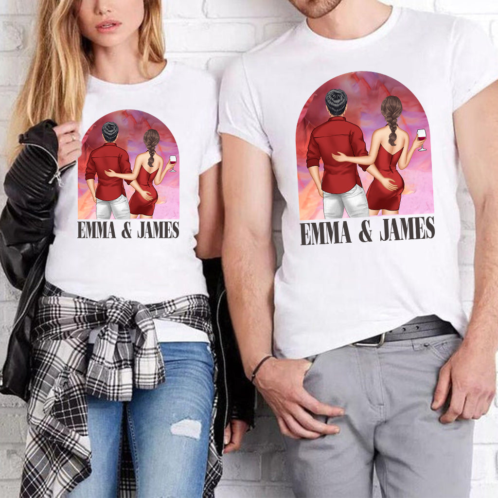 Couple sur fond rose de film - T-shirt et sweat à capuche personnalisés pour couple