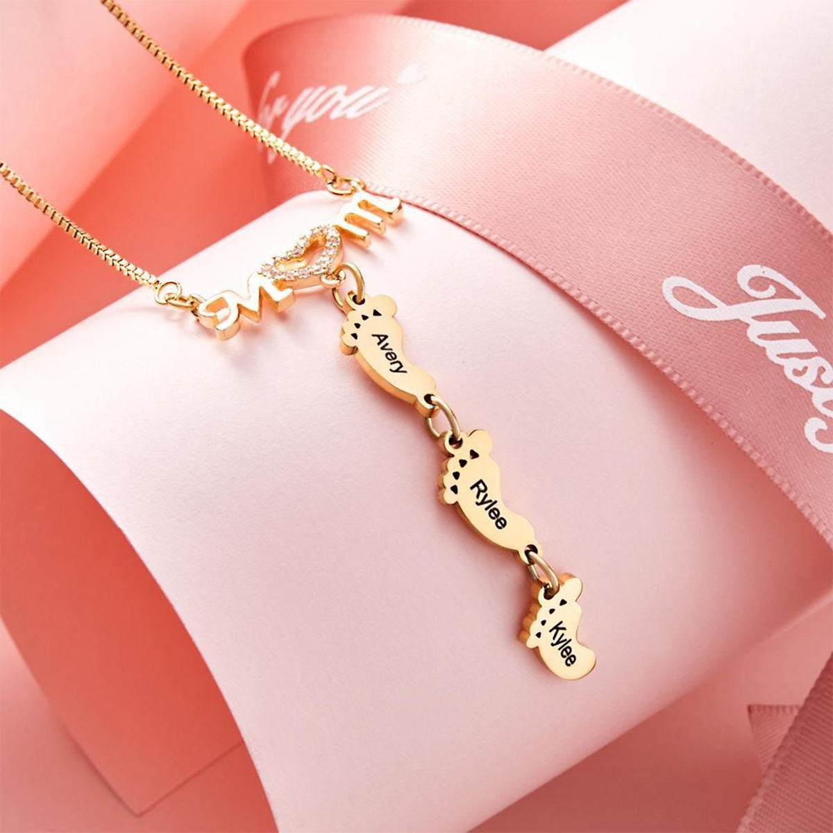 Collier personnalisé avec gravure des pieds de bébé - Collier pour maman