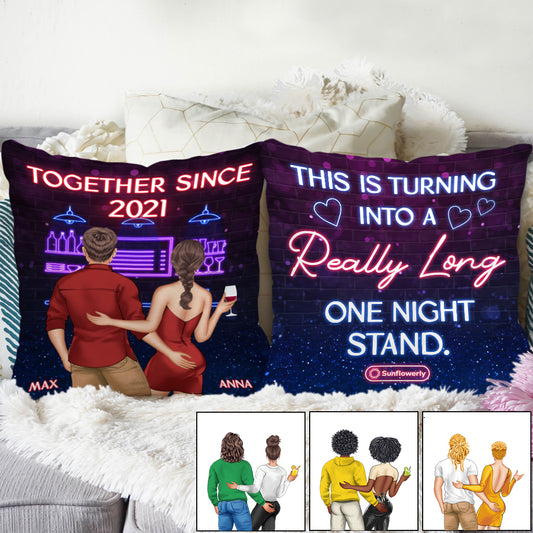 Ça se transforme en une aventure d'un soir qui dure vraiment longtemps - Coussin décoratif personnalisé pour couple