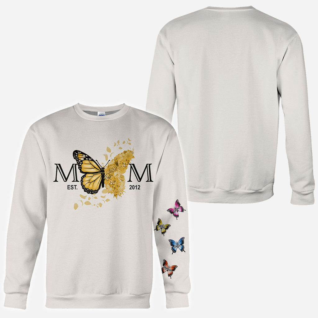 T-shirt personnalisé « Maman Est. Any Year Botanical Butterfly » pour maman.