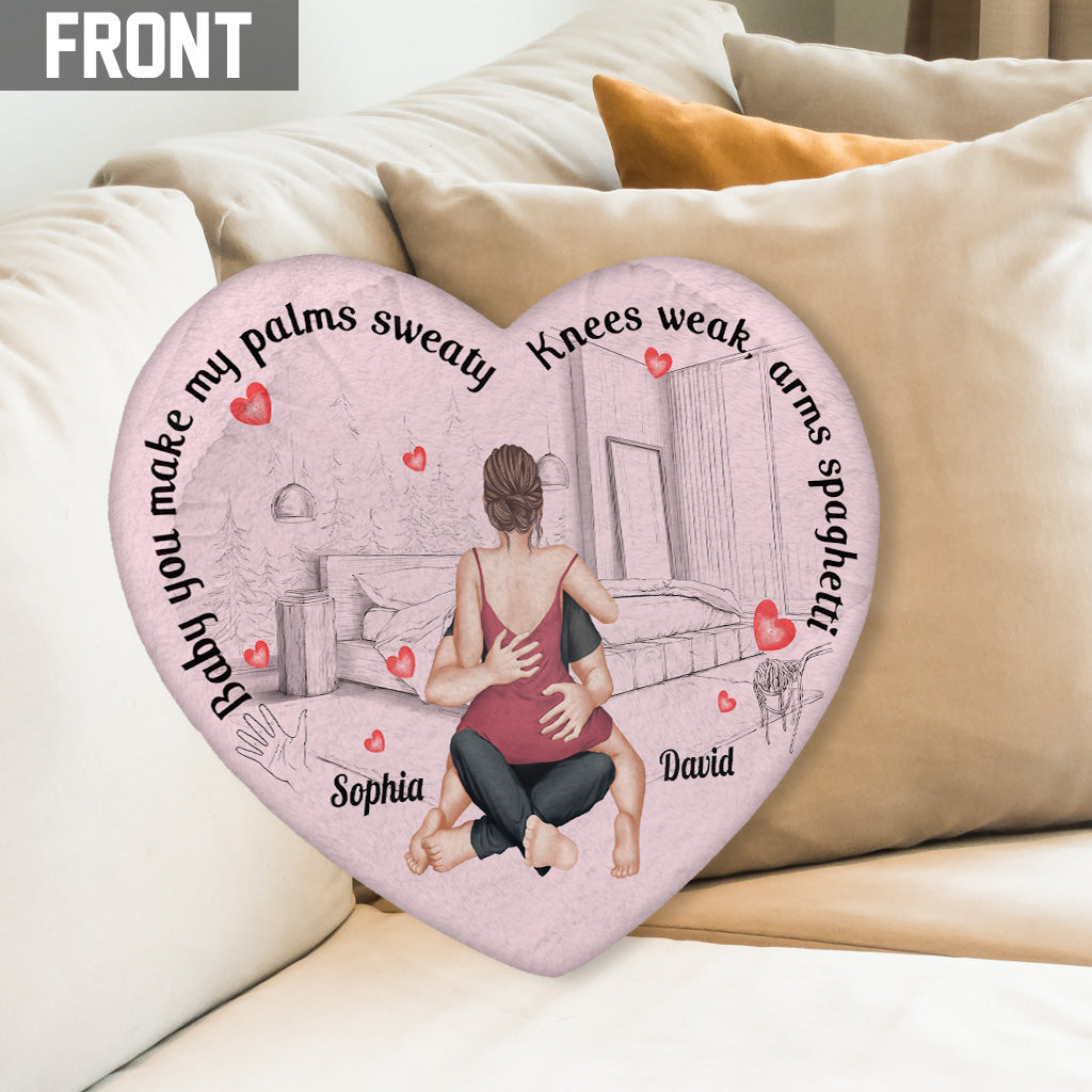 Bébé, tu me fais transpirer les paumes - Coussin personnalisé en forme de couple