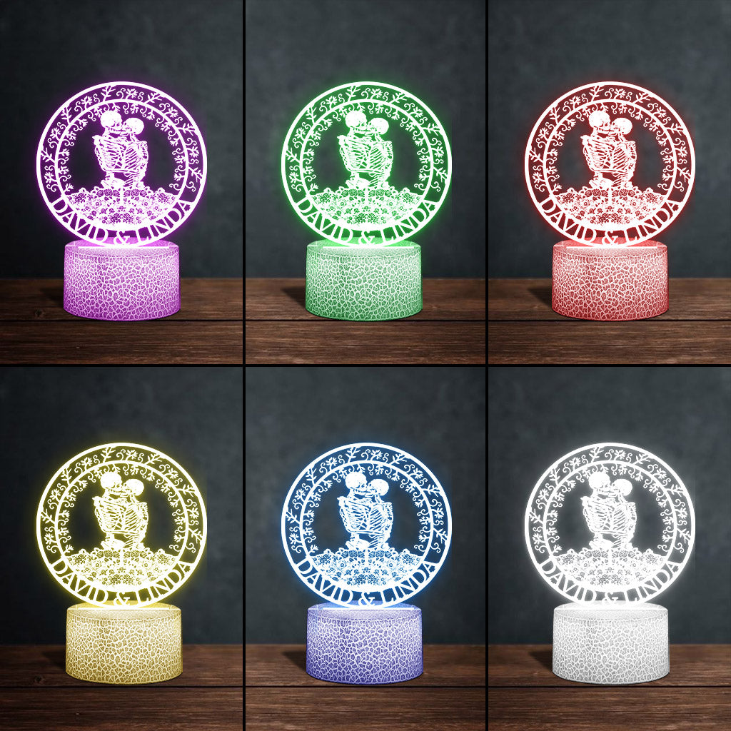 Couple de squelettes s'embrassant avec des roses - Plaque lumineuse personnalisée en forme de crâne