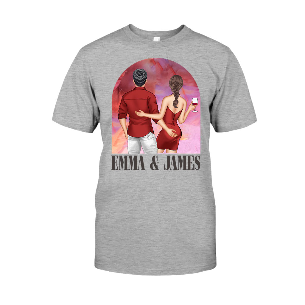 Couple sur fond rose de film - T-shirt et sweat à capuche personnalisés pour couple