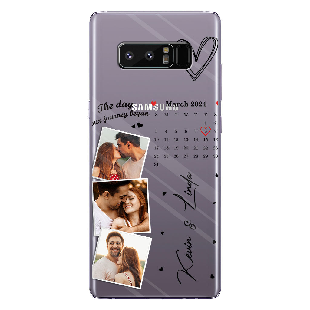 Photos et calendrier personnalisés « Le jour où notre histoire a commencé » - Coque de téléphone transparente personnalisée pour couple