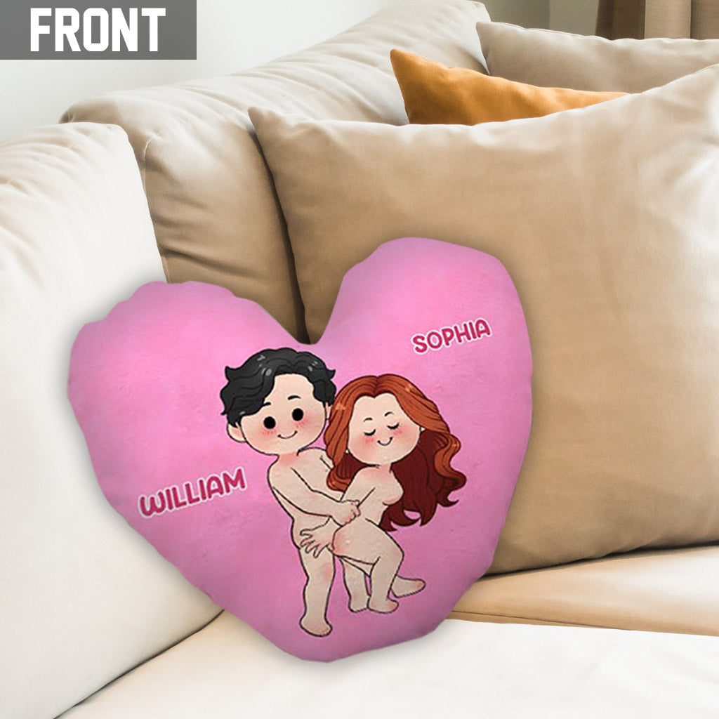 Coussin personnalisé en forme de cœur pour couple, avec bonbons en forme de cœur.