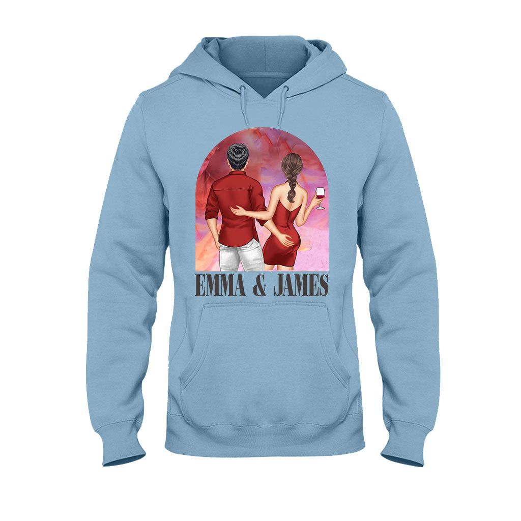 Couple sur fond rose de film - T-shirt et sweat à capuche personnalisés pour couple