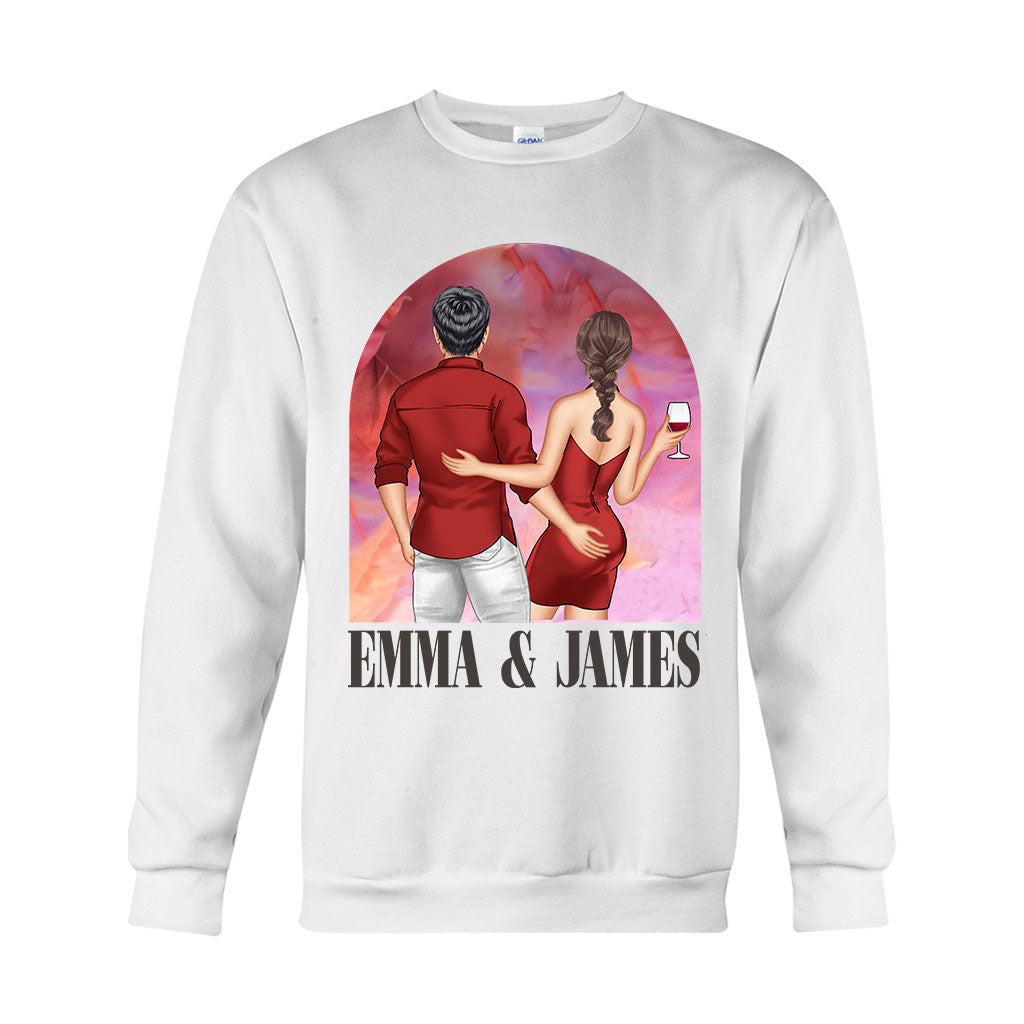 Couple sur fond rose de film - T-shirt et sweat à capuche personnalisés pour couple