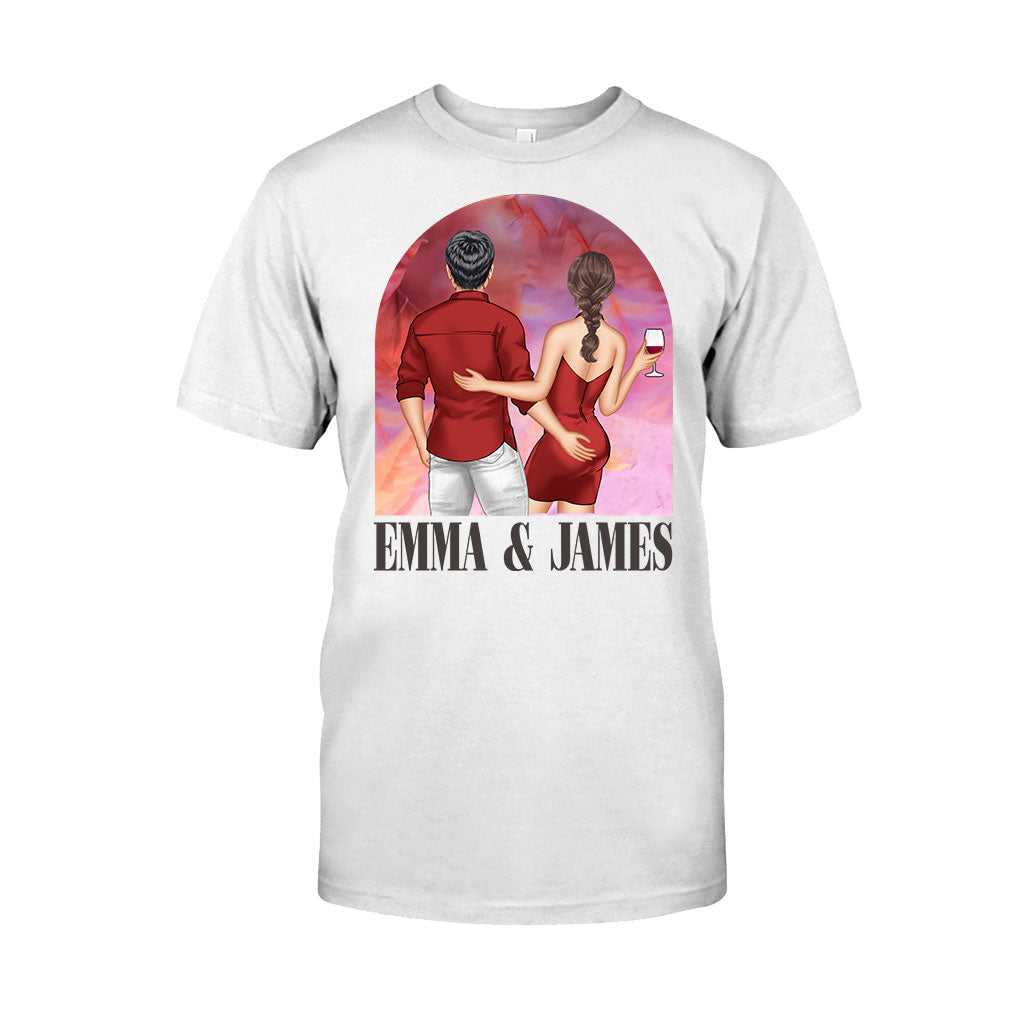 Couple sur fond rose de film - T-shirt et sweat à capuche personnalisés pour couple