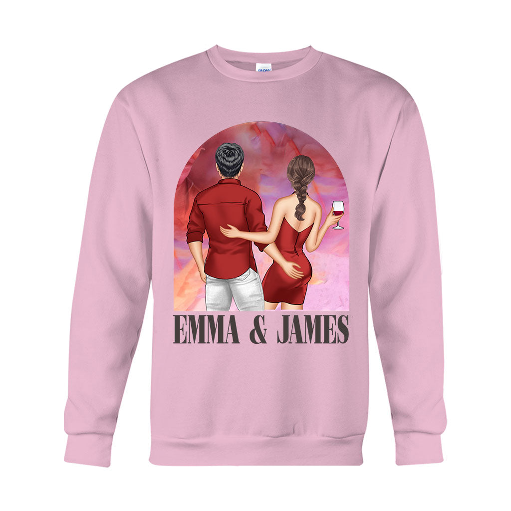 Couple sur fond rose de film - T-shirt et sweat à capuche personnalisés pour couple