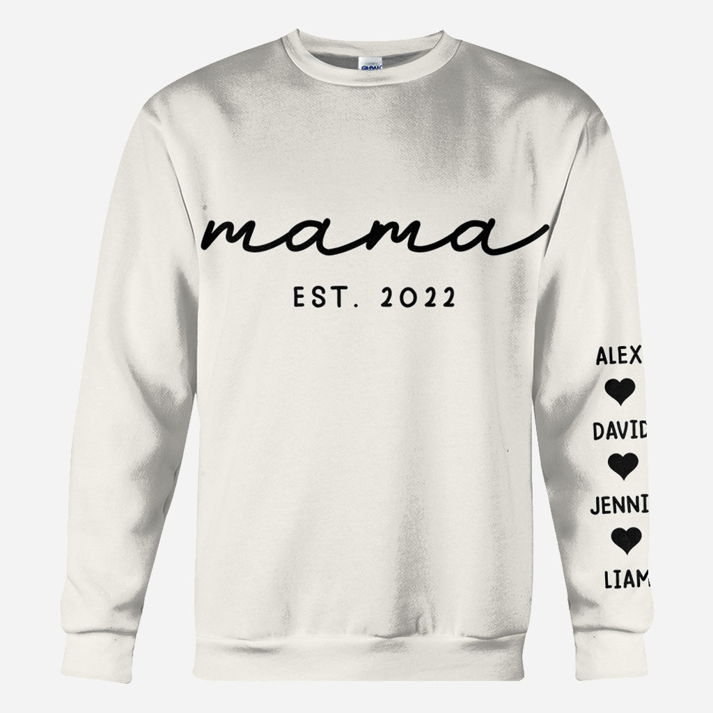 T-shirt personnalisé « Mama Est. Kids Children Names On Sleeves » avec les noms des enfants.