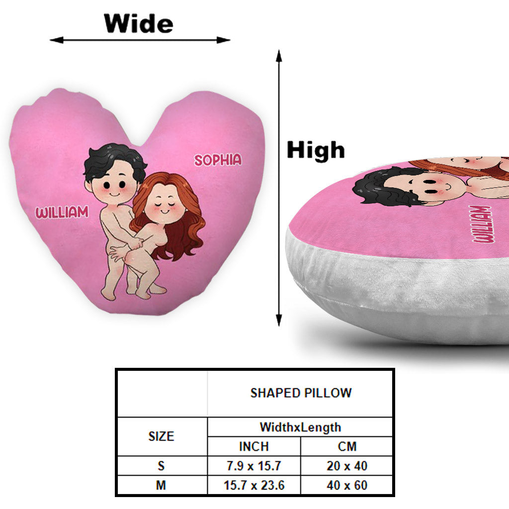 Coussin personnalisé en forme de cœur pour couple, avec bonbons en forme de cœur.