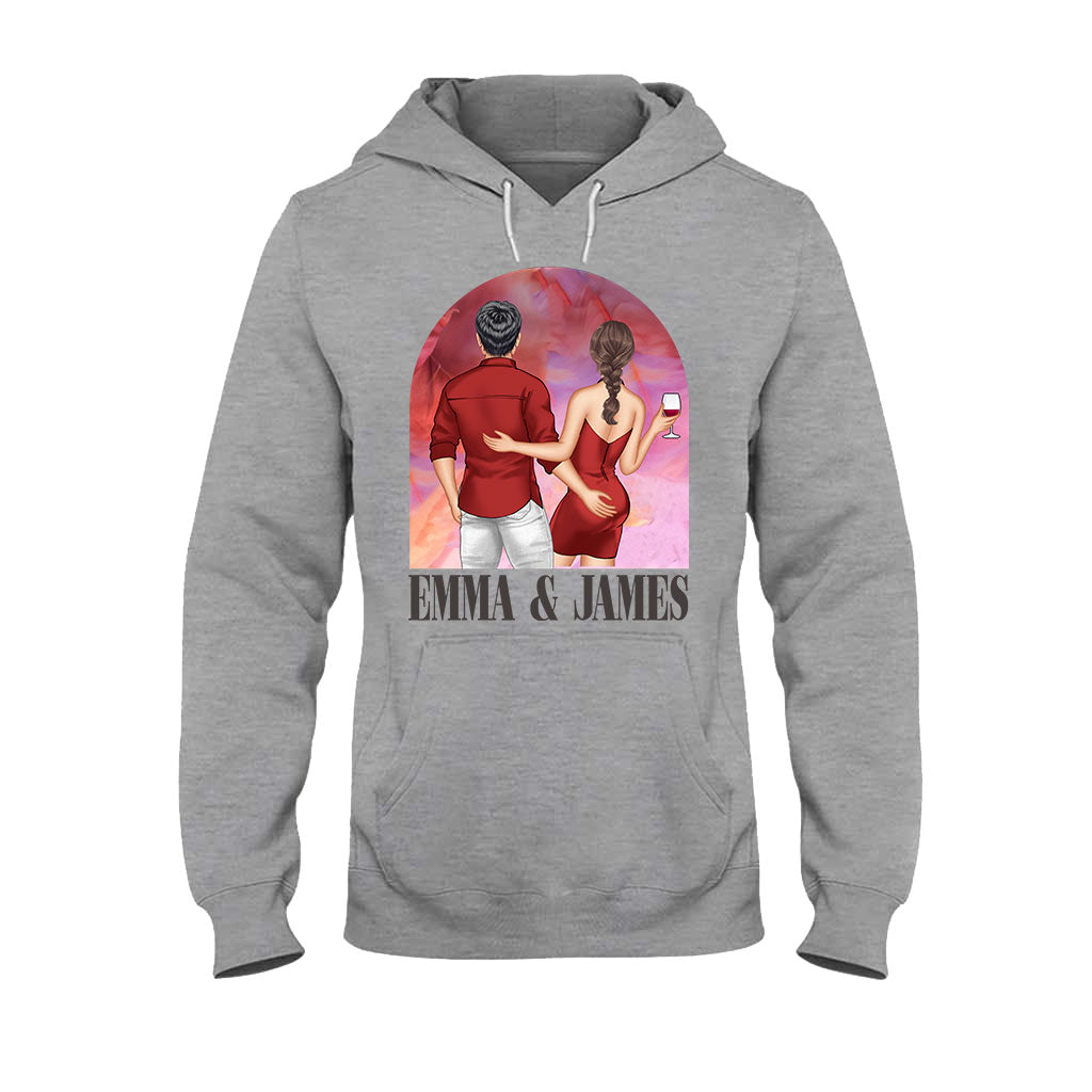 Couple sur fond rose de film - T-shirt et sweat à capuche personnalisés pour couple