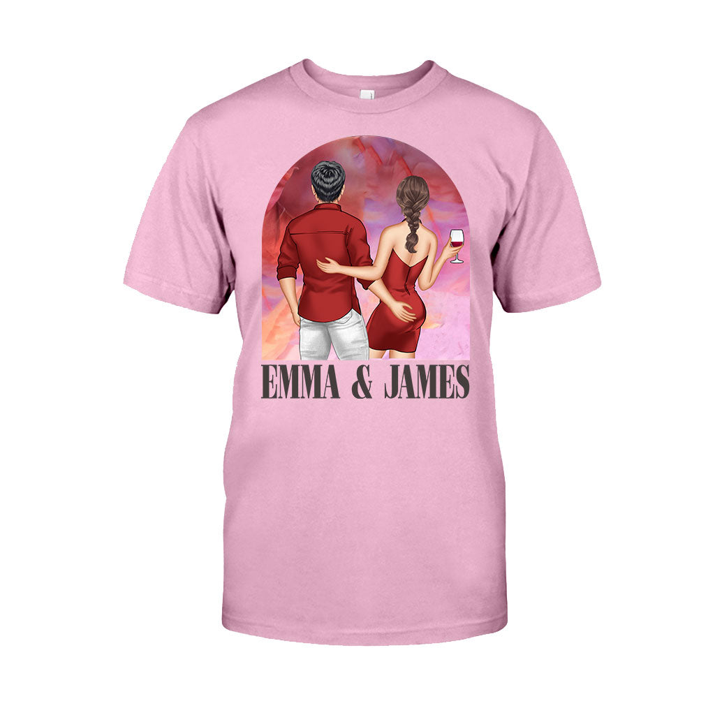 Couple sur fond rose de film - T-shirt et sweat à capuche personnalisés pour couple