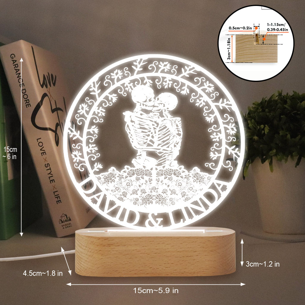 Couple de squelettes s'embrassant avec des roses - Plaque lumineuse personnalisée en forme de crâne